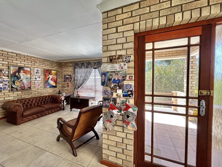 6 Bedroom Property for Sale in Wavecrest Eastern Cape